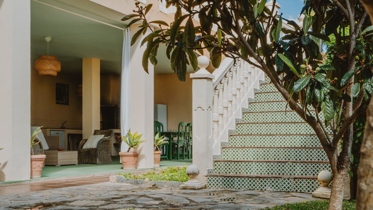 Villas de 6 dormitorios en venta en Marbesa – R5347978