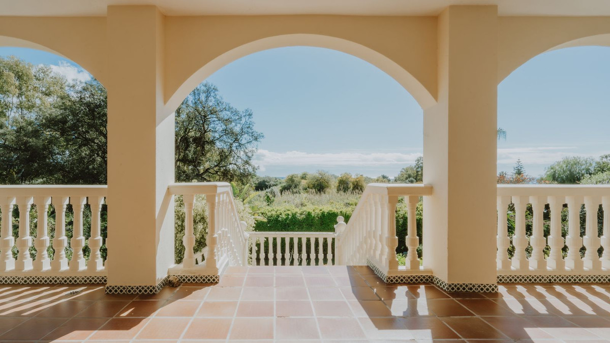 Villas de 6 dormitorios en venta en Marbesa – R5347978