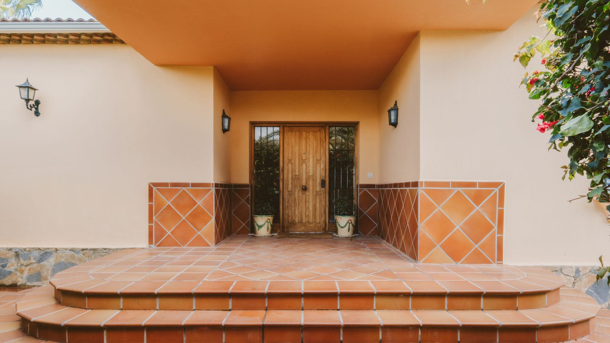 Villas de 6 dormitorios en venta en Marbesa – R5347978