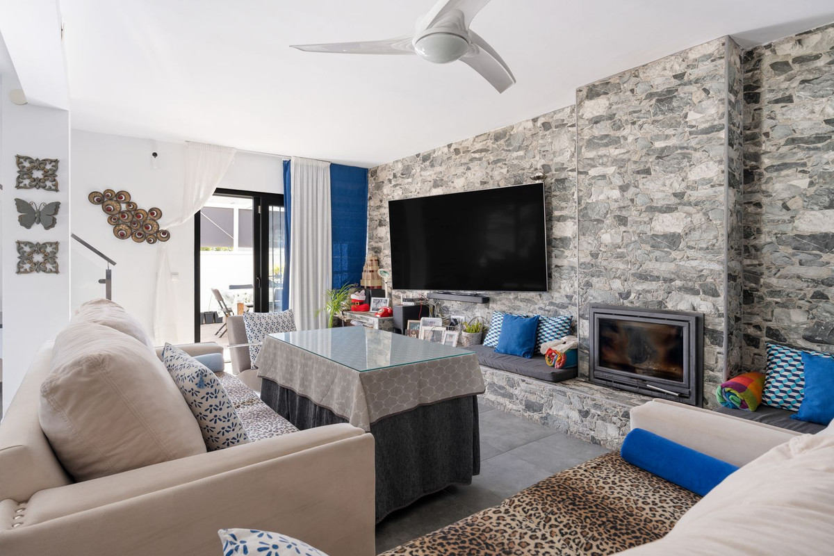 4 bedroom Semi-detached for sale in Calahonda – R4978942 4 bedroom Semi-detached for sale in Calahonda – R4978942