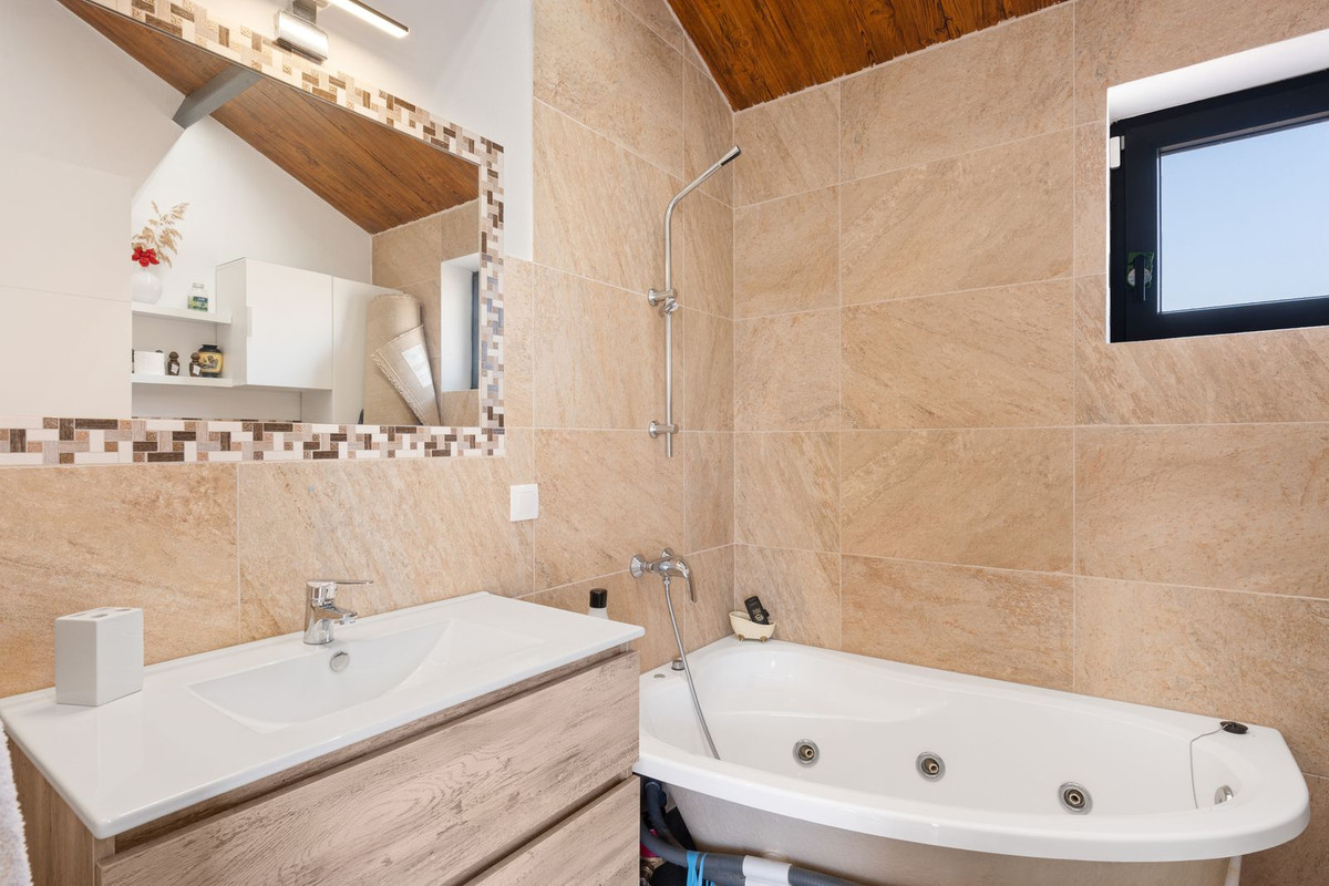 4 bedroom Semi-detached for sale in Calahonda – R4978942 4 bedroom Semi-detached for sale in Calahonda – R4978942