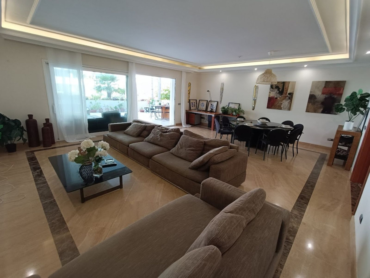 Apartamento de 2 dormitorios en venta en Puerto Banús – R4104646 Apartamento de 2 dormitorios en venta en Puerto Banús – R4104646