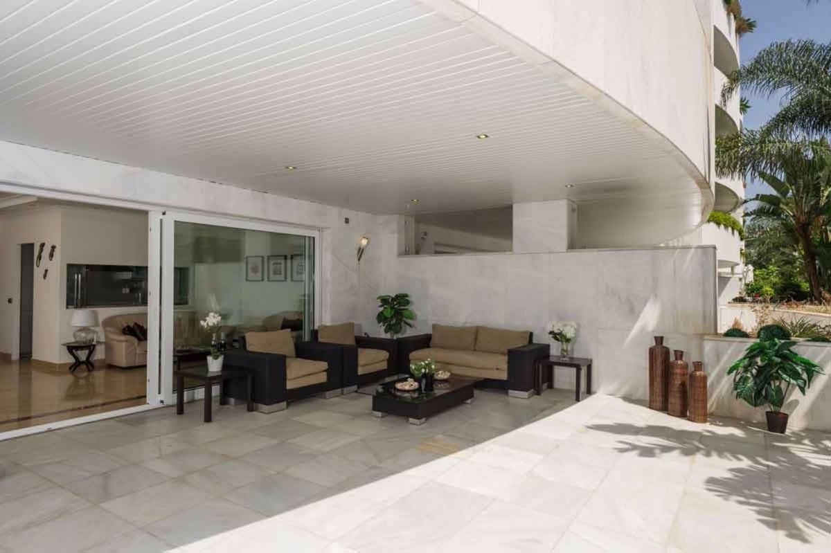 Apartamento de 2 dormitorios en venta en Puerto Banús – R4104646 Apartamento de 2 dormitorios en venta en Puerto Banús – R4104646