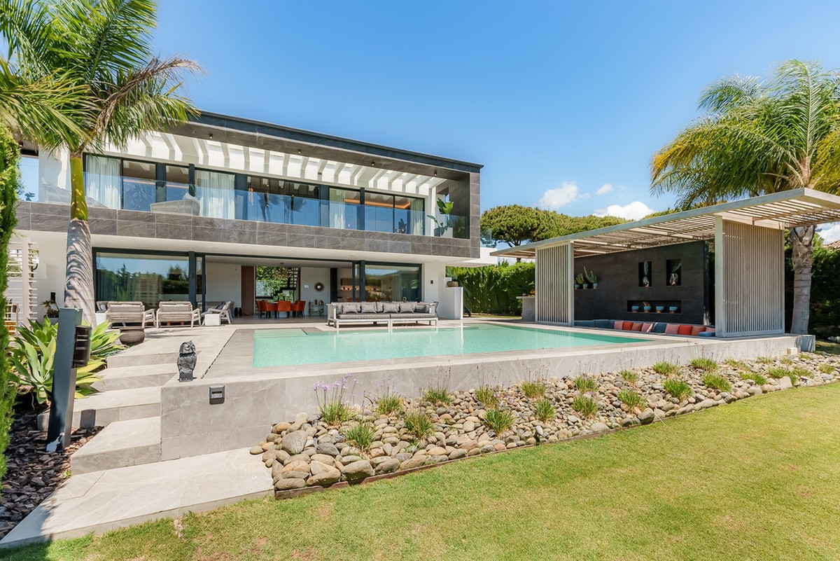 4 bedroom Villas for sale in Marbella – R4914364