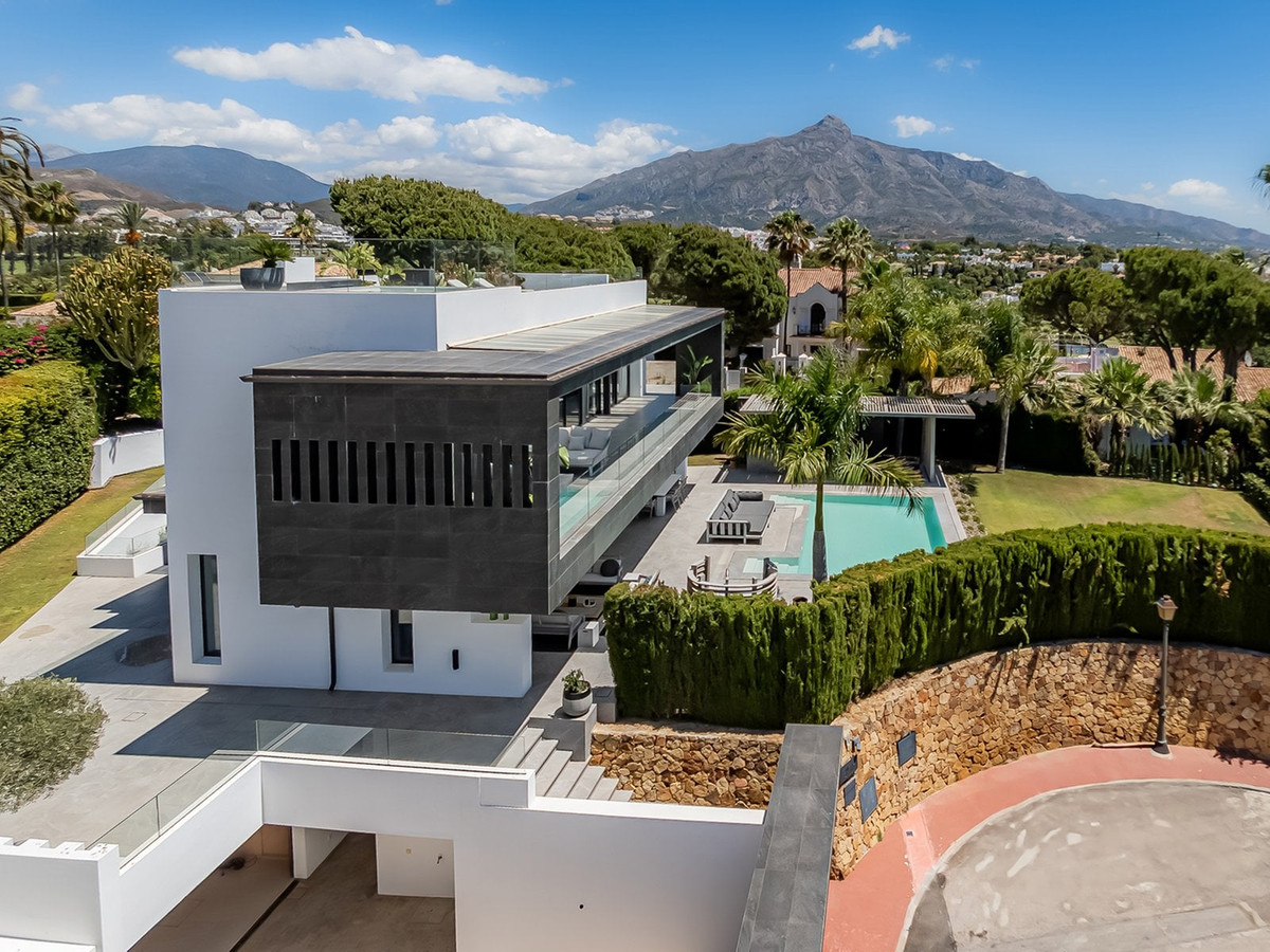 4 bedroom Villas for sale in Marbella – R4914364