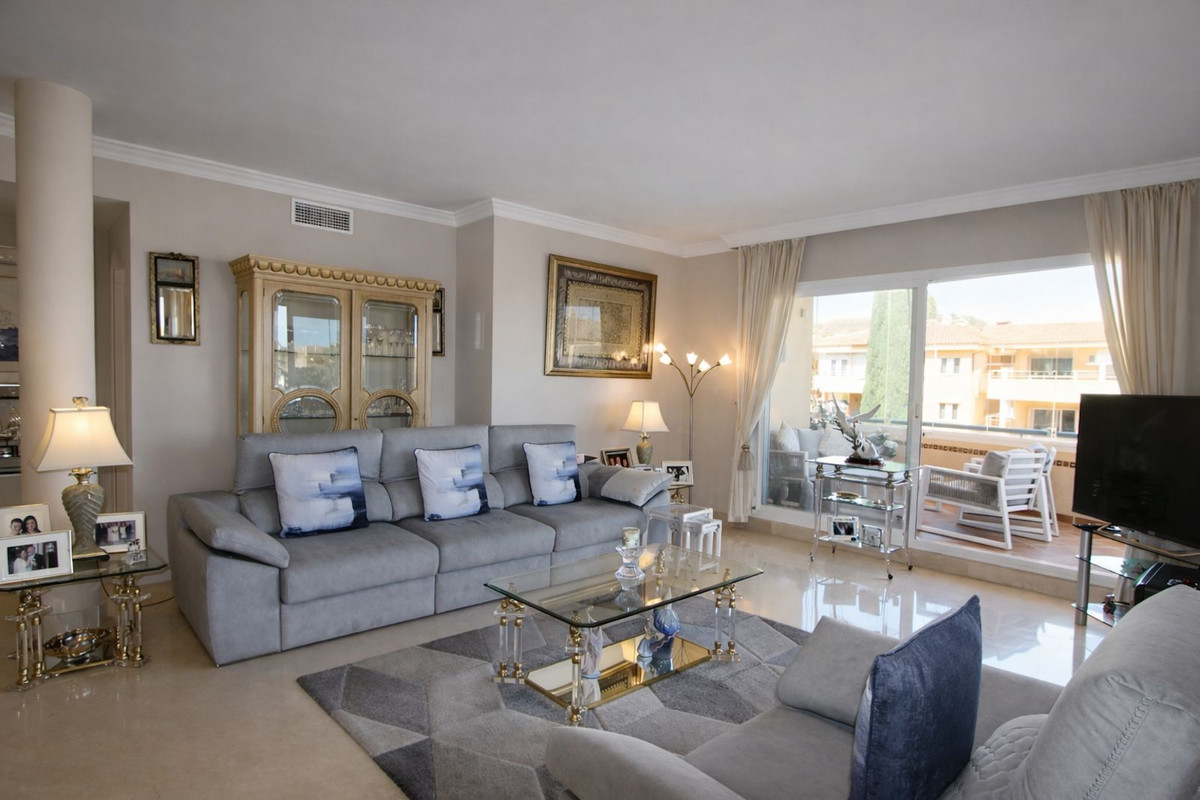 3 bedroom Penthouses for sale in Elviria – R5362024