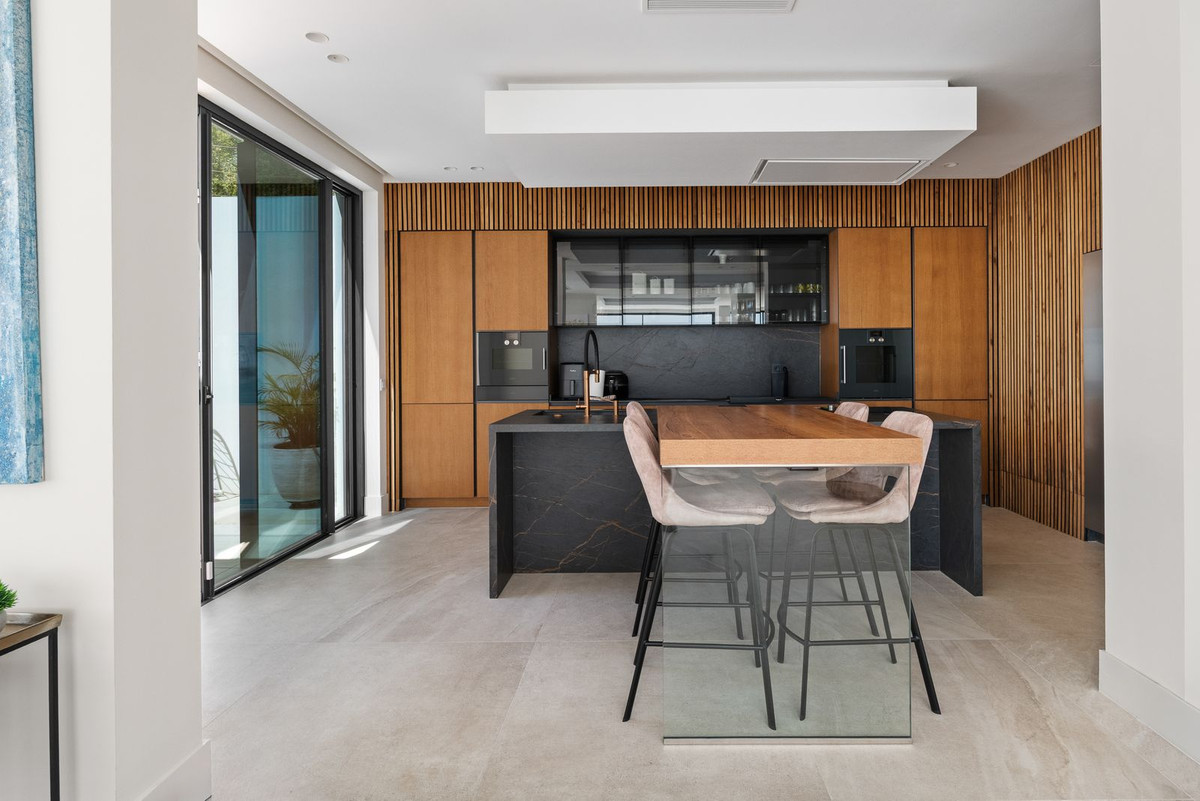 4 bedroom Villas for sale in Marbella – R5153068