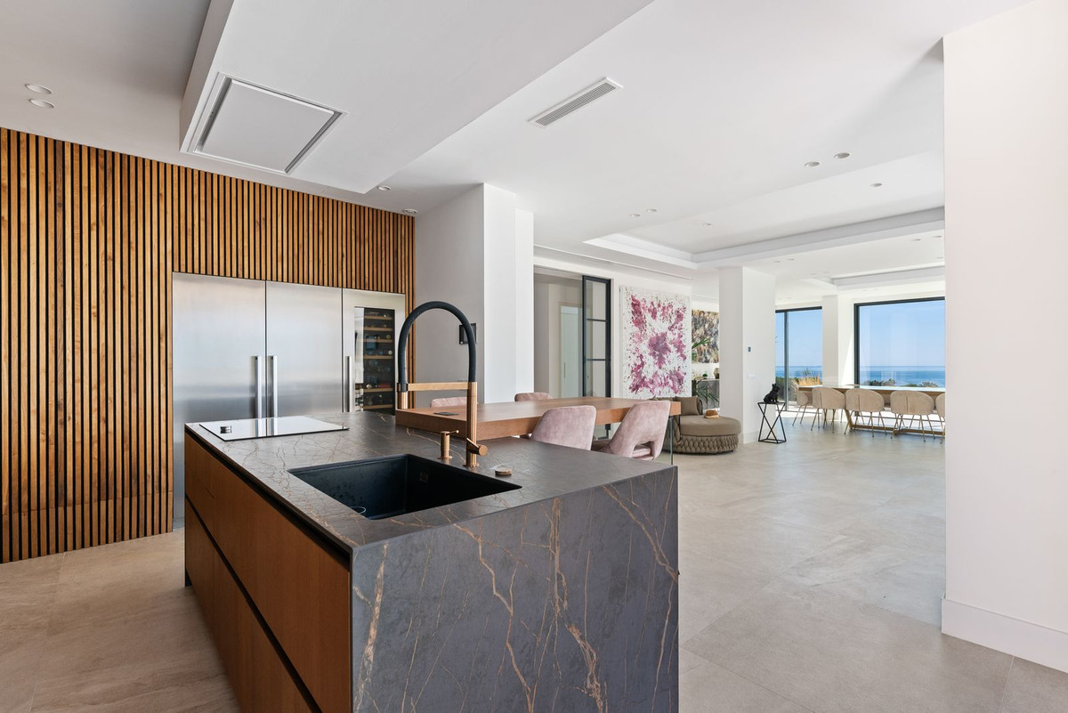 4 bedroom Villas for sale in Marbella – R5153068