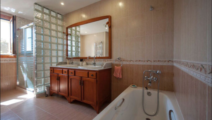 Villas de 5 dormitorios en venta en Sierra Blanca – R4016974 en 