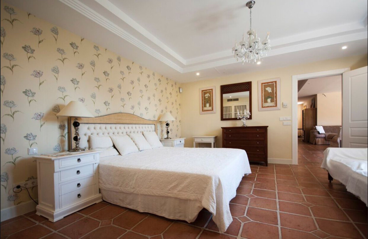 Villas de 5 dormitorios en venta en Sierra Blanca – R4016974