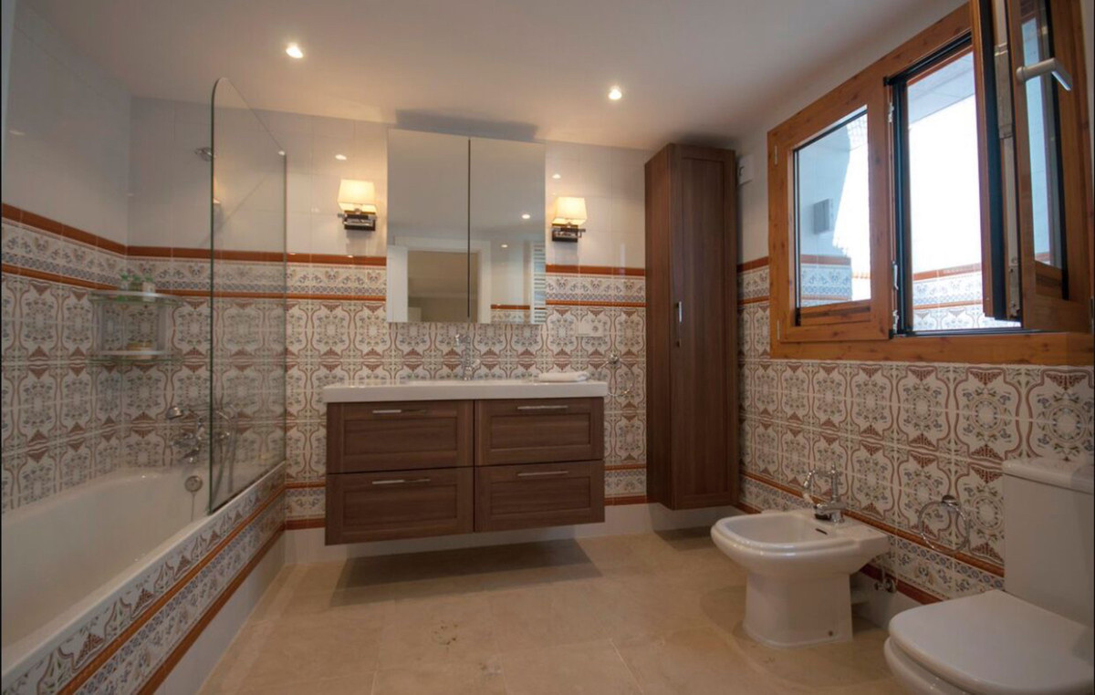 Villas de 5 dormitorios en venta en Sierra Blanca – R4016974