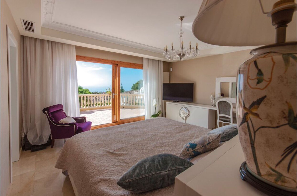 Villas de 5 dormitorios en venta en Sierra Blanca – R4016974