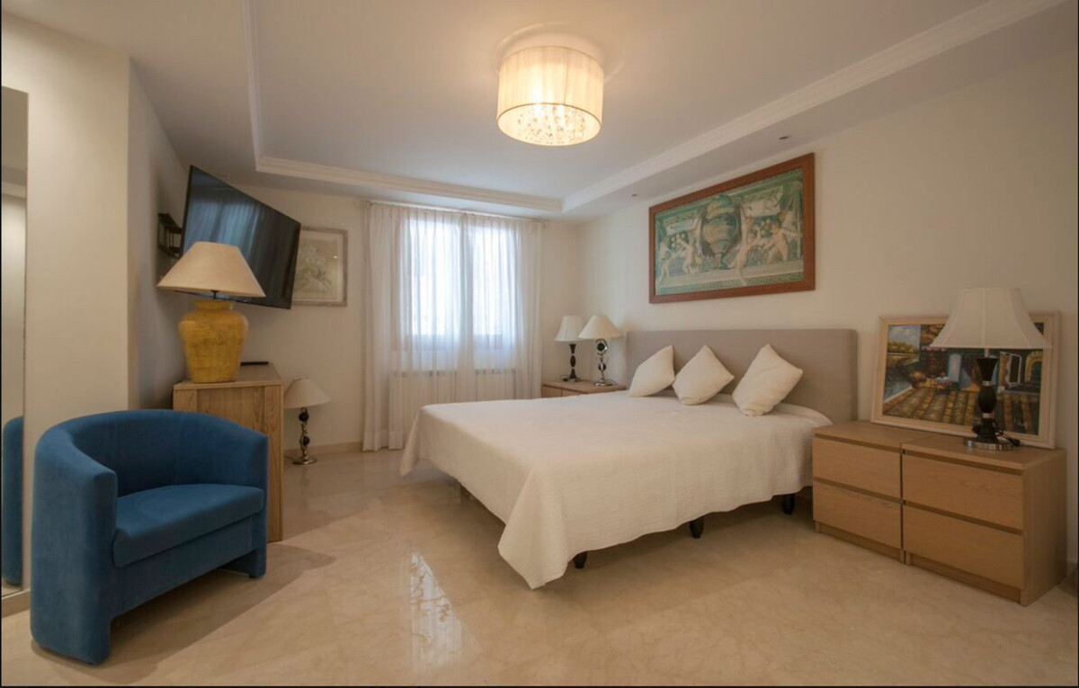 Villas de 5 dormitorios en venta en Sierra Blanca – R4016974