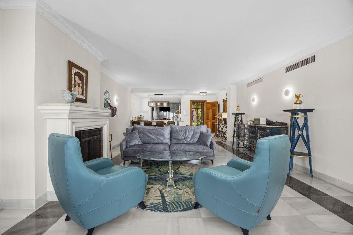 2 bedroom Apartments for sale in Monte Halcones – R5351665