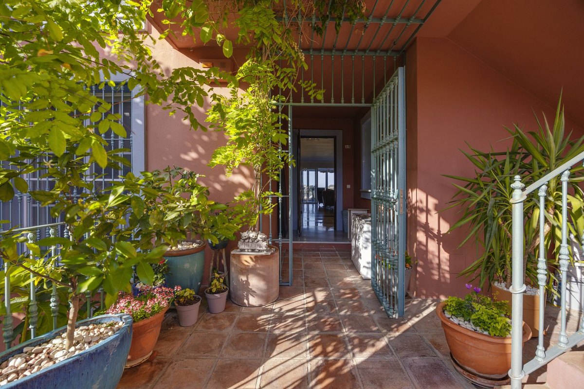 2 bedroom Apartments for sale in Monte Halcones – R5351665