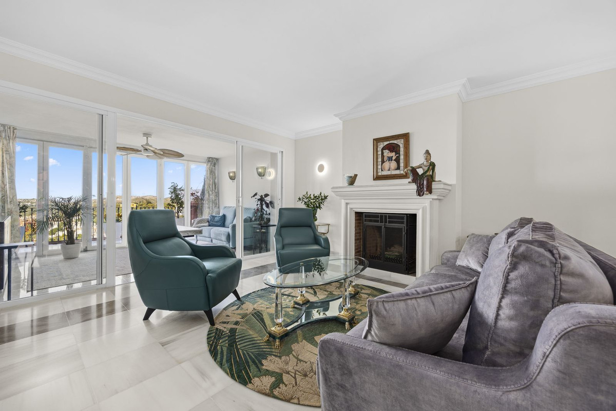 2 bedroom Apartments for sale in Monte Halcones – R5351665