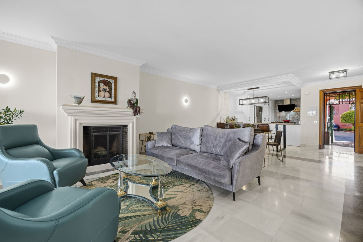 2 bedroom Apartments for sale in Monte Halcones – R5351665