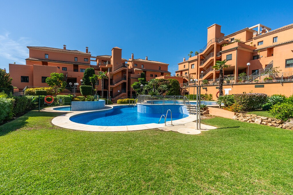 2 bedroom Apartments for sale in Elviria – R5367439