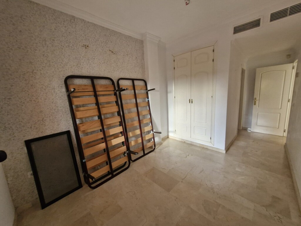 2 bedroom Apartments for sale in Elviria – R5367439