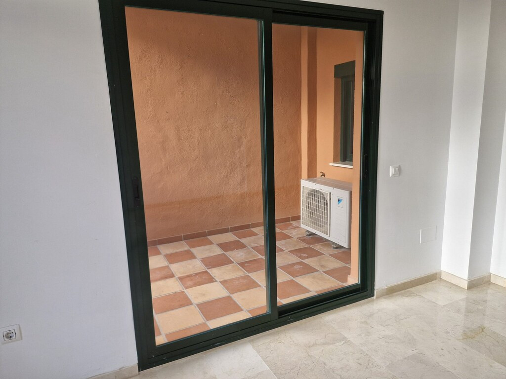 2 bedroom Apartments for sale in Elviria – R5367439