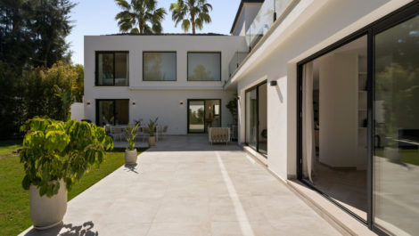 4 bedroom Villas for sale in Las Brisas – R5350300