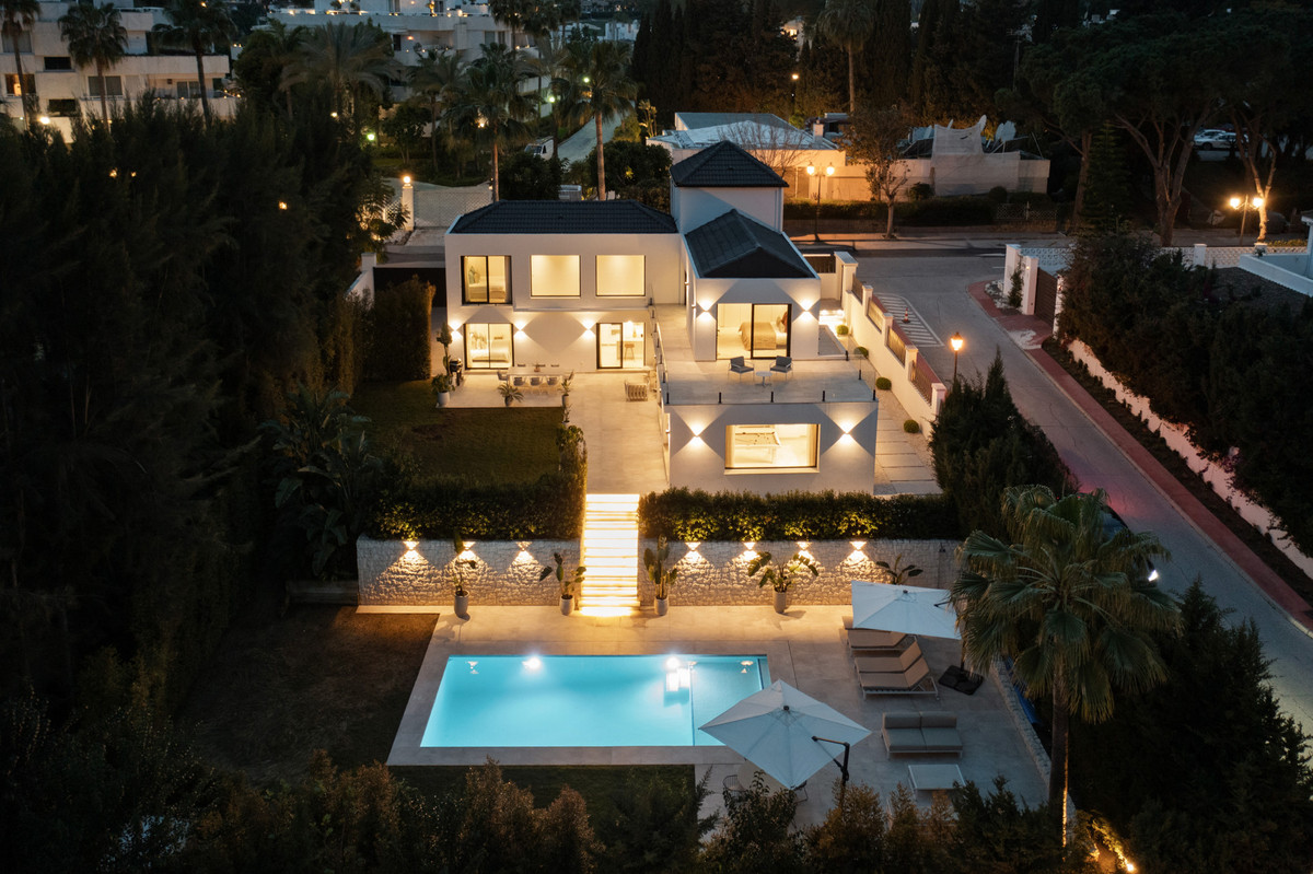 4 bedroom Villas for sale in Las Brisas – R5350300