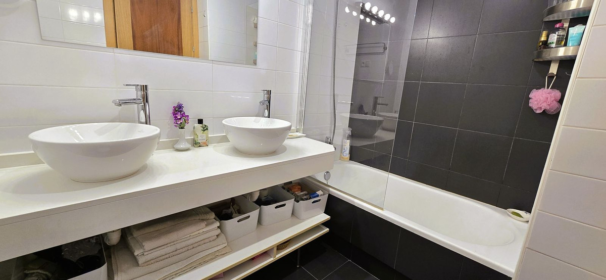 2 bedroom Apartments for sale in Riviera del Sol – R5348164