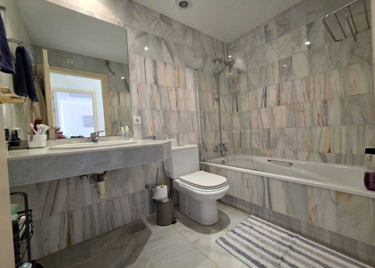 2 bedroom Apartments for sale in La Mairena – R5359444