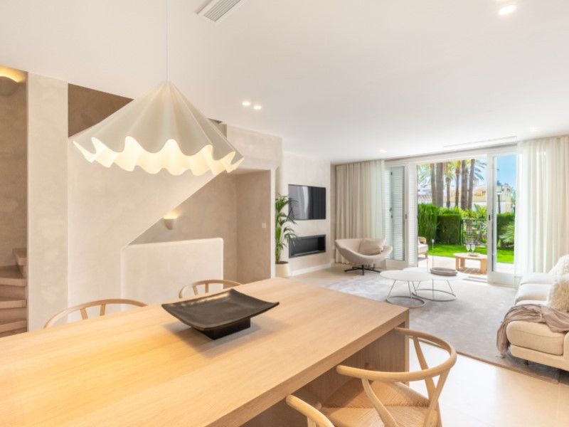 Adosados de 3 dormitorios en venta en Marbella – R5363137