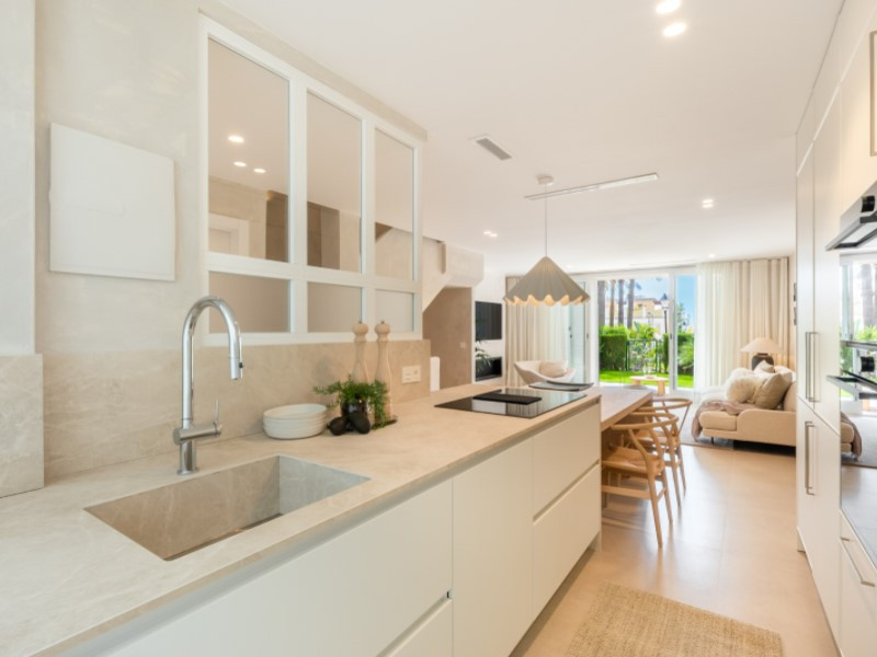 Adosados de 3 dormitorios en venta en Marbella – R5363137