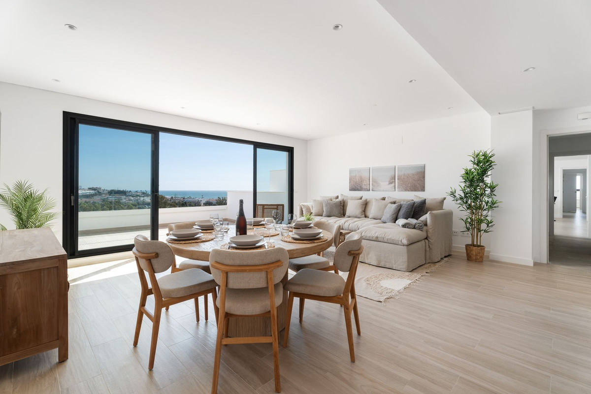 4 bedroom Apartments for sale in La Cala de Mijas – R5368036