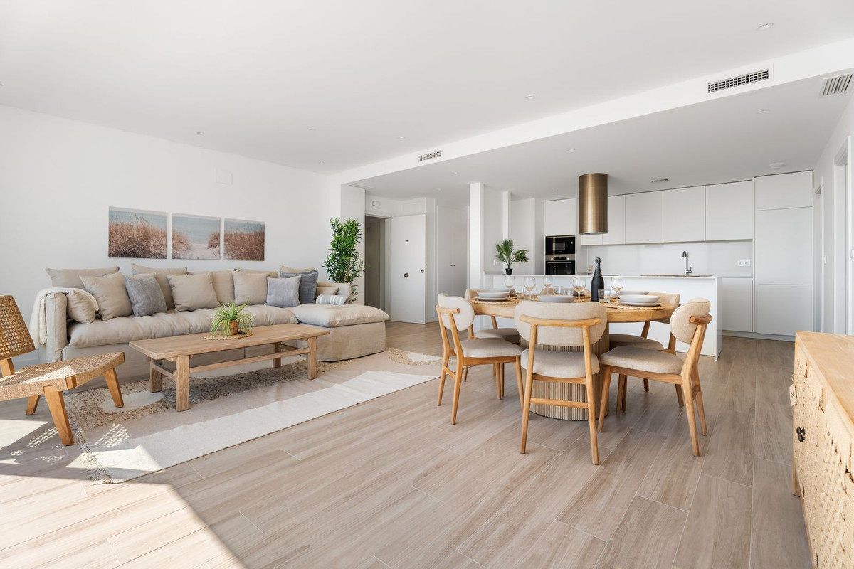 4 bedroom Apartments for sale in La Cala de Mijas – R5368036