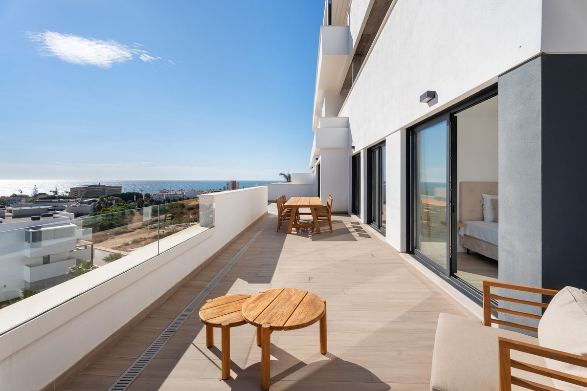 4 bedroom Apartments for sale in La Cala de Mijas – R5368036