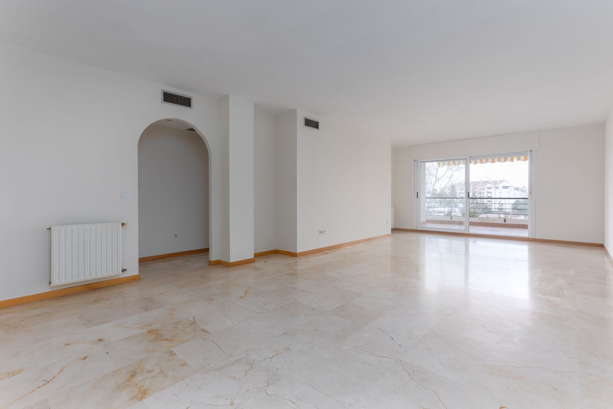 Apartamentos de 3 dormitorios en venta en Guadalmina Alta – R3765832