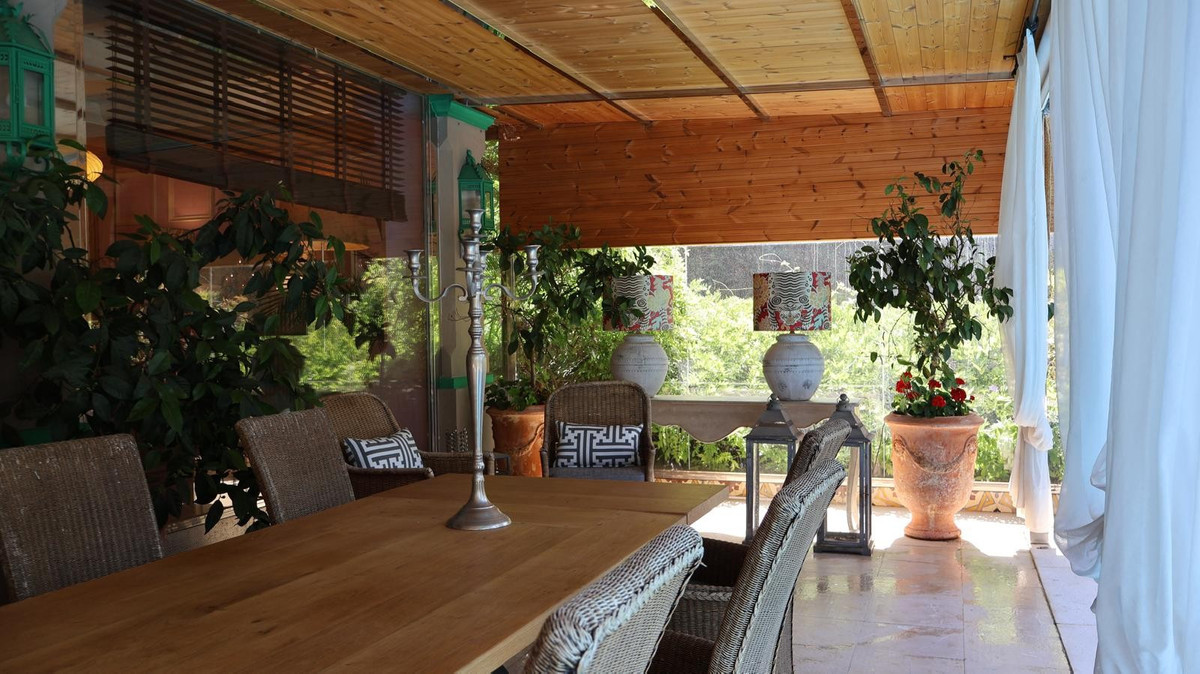 5 bedroom Villas for sale in Milla de Oro – R4742287