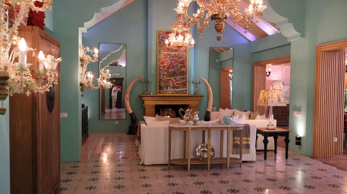 5 bedroom Villas for sale in Milla de Oro – R4742287