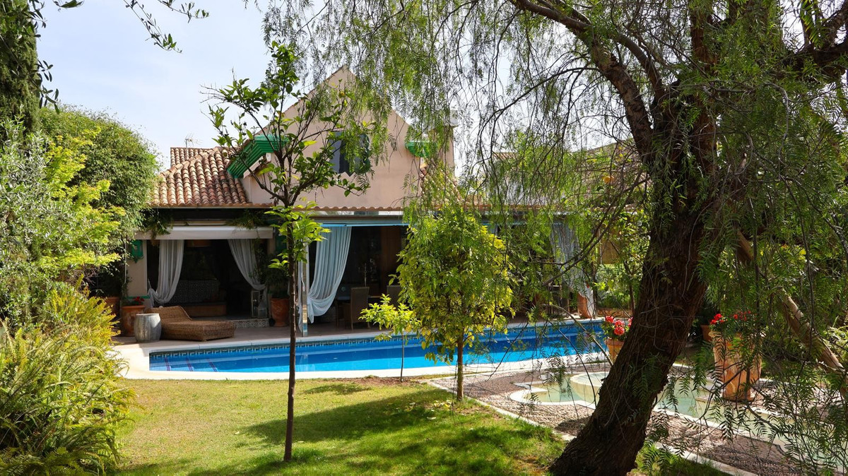 5 bedroom Villas for sale in Milla de Oro – R4742287