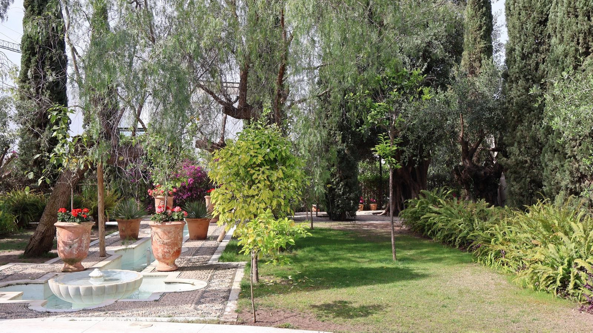 5 bedroom Villas for sale in Milla de Oro – R4742287