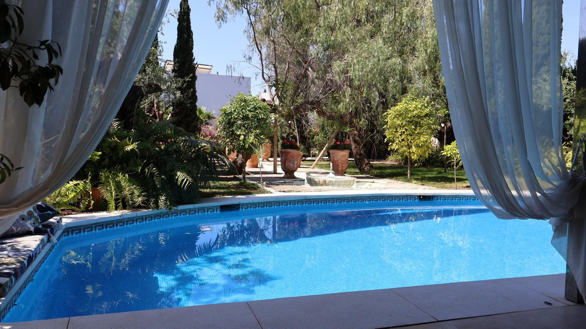 5 bedroom Villas for sale in Milla de Oro – R4742287