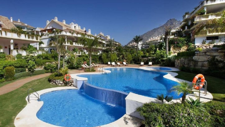 Apartamentos de 4 dormitorios en venta en Milla de Oro – R4409695 Apartamentos de 4 dormitorios en venta en Milla de Oro – R4409695 en