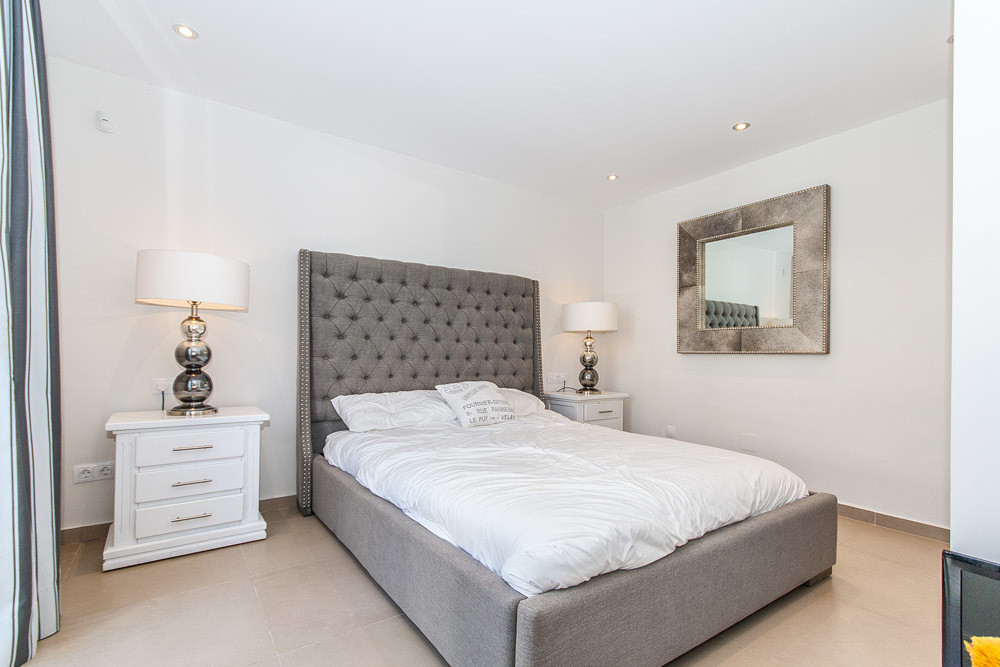 4 bedroom Penthouses for sale in Elviria – R5366002