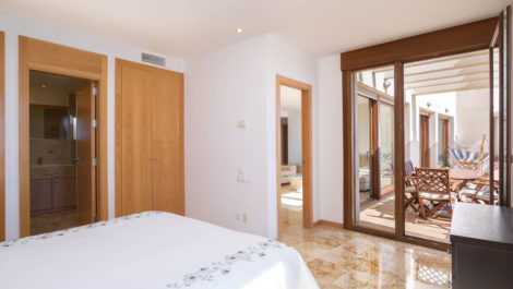 Apartamentos de 3 dormitorios en venta en Altos de los Monteros – R5332495