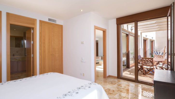 Apartamentos de 3 dormitorios en venta en Altos de los Monteros – R5332495 en 