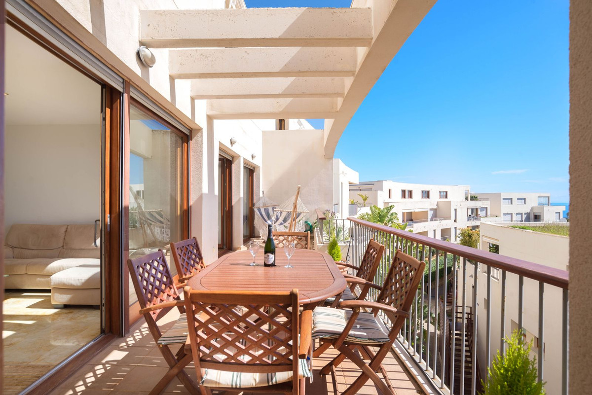 3 bedroom Apartments for sale in Altos de los Monteros – R5332495