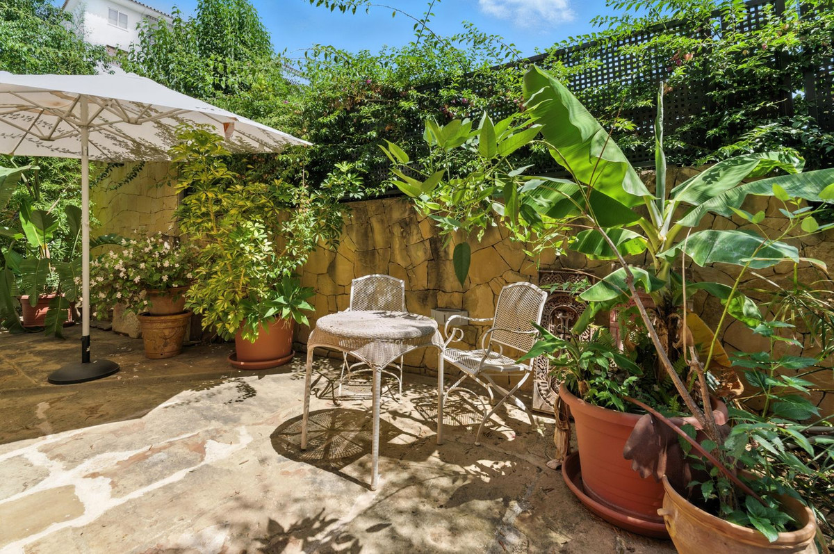 10 bedroom Villas for sale in Marbella – R5133331