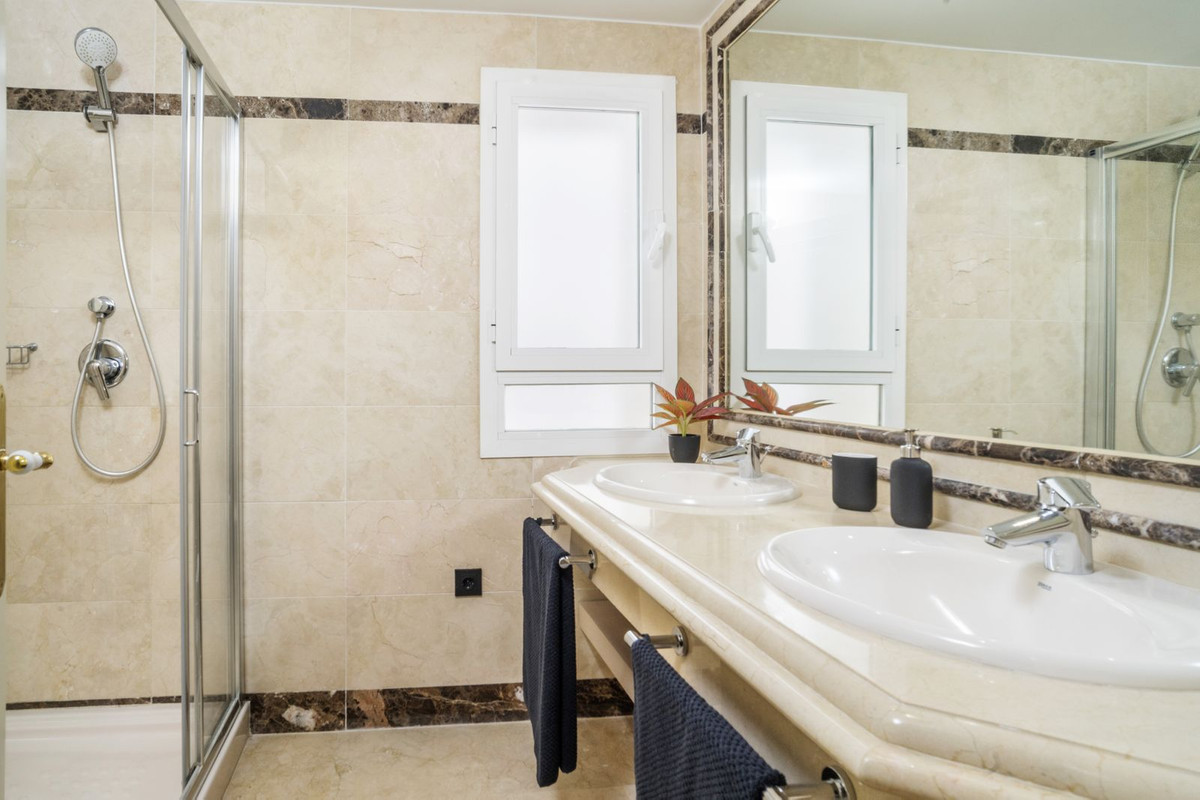 3 bedroom Apartments for sale in Marbella – R5153677