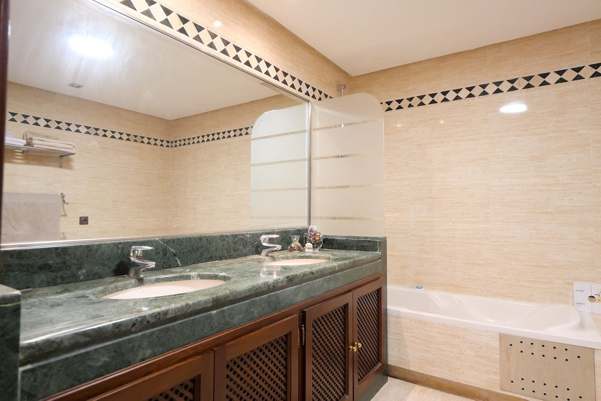 2 bedroom Apartments for sale in La Mairena – R5343619