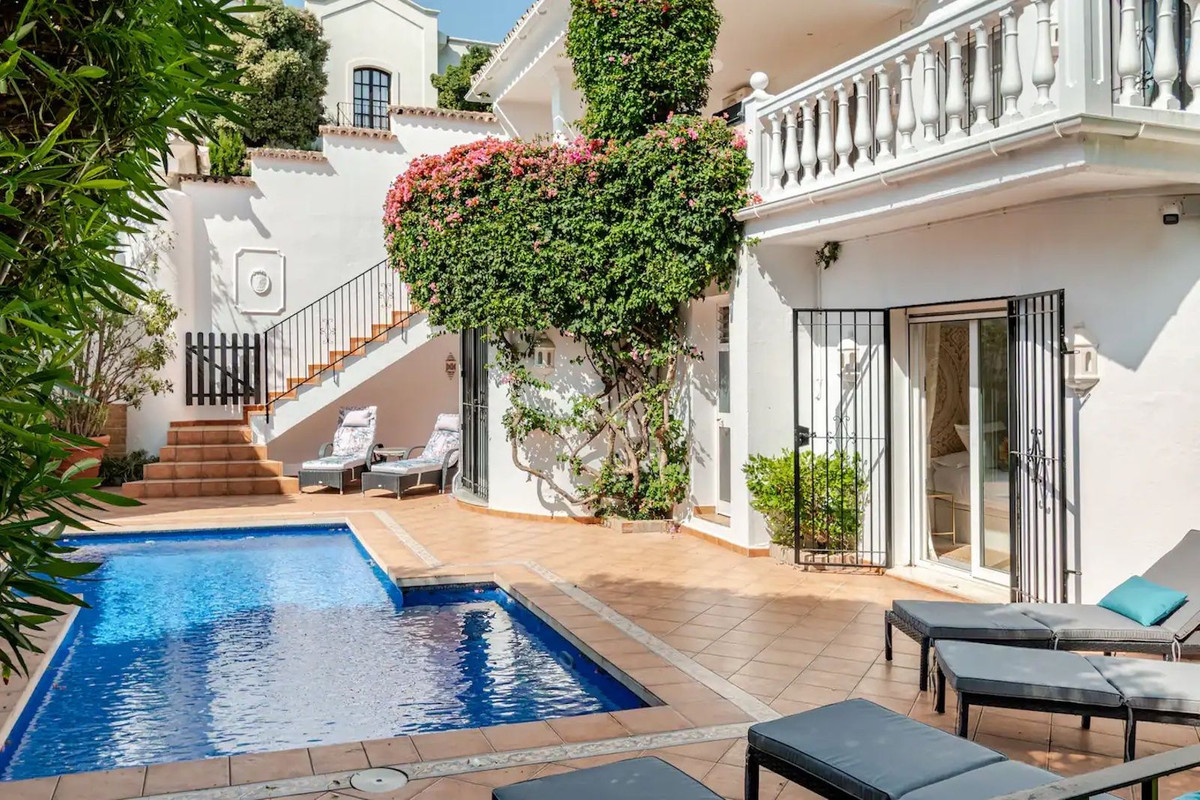 4 bedroom Villas for sale in Nagüeles – R5283919