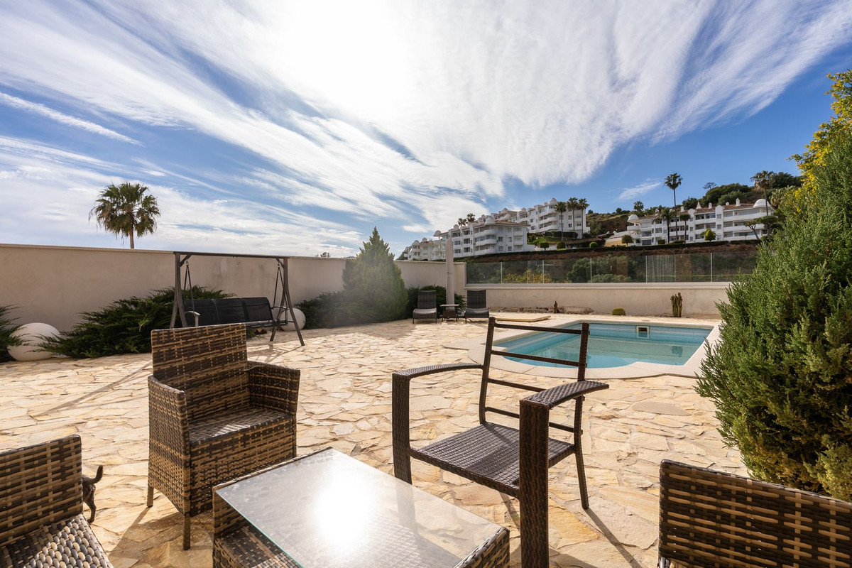 Adosados de 4 dormitorios en venta en Calahonda – R5341957 Adosados de 4 dormitorios en venta en Calahonda – R5341957