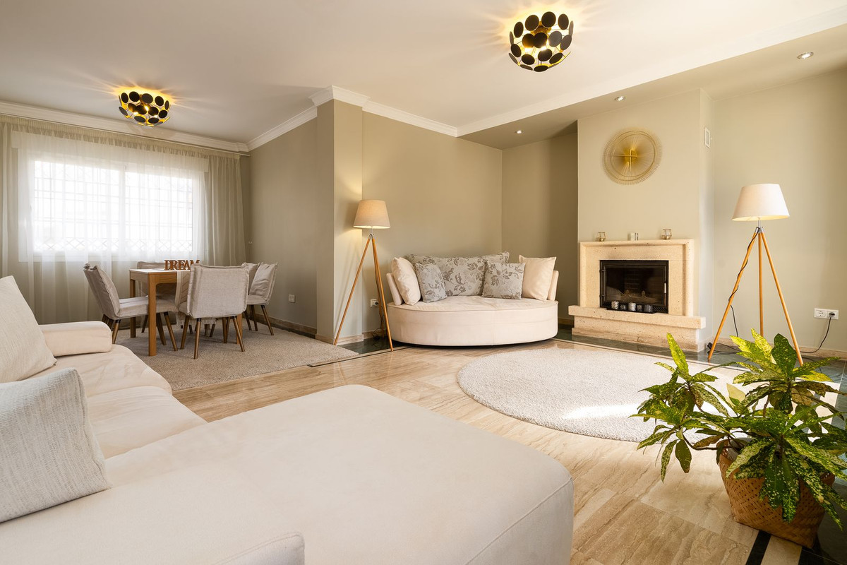 Adosados de 4 dormitorios en venta en Calahonda – R5341957 Adosados de 4 dormitorios en venta en Calahonda – R5341957